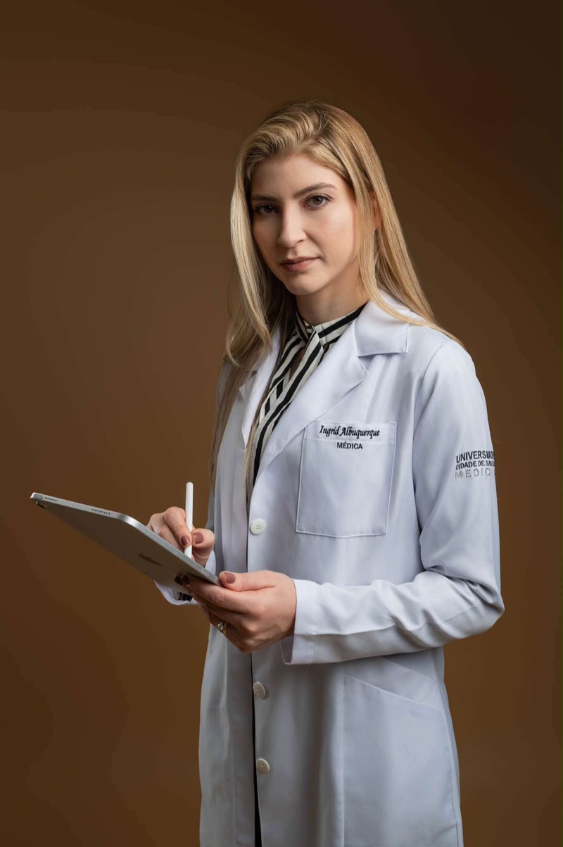Retrato de Dra. Ingrid Verçosa Albuquerque, médica inscrita no CRM-SP 214215, RQE 150787